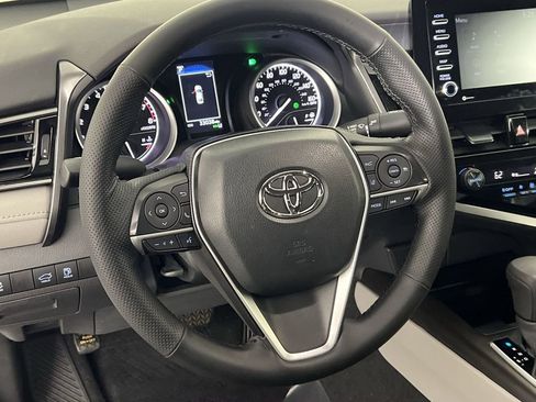 Used 2023 Toyota Camry LE image 11