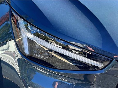 New 2026 Volvo XC40 B5 Ultra w/ Protection Package Premier image 15