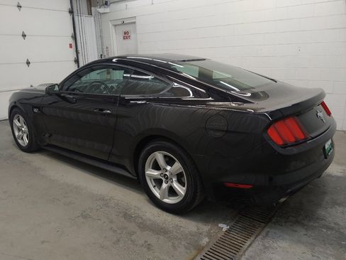 Used 2017 Ford Mustang Coupe RWD image 3
