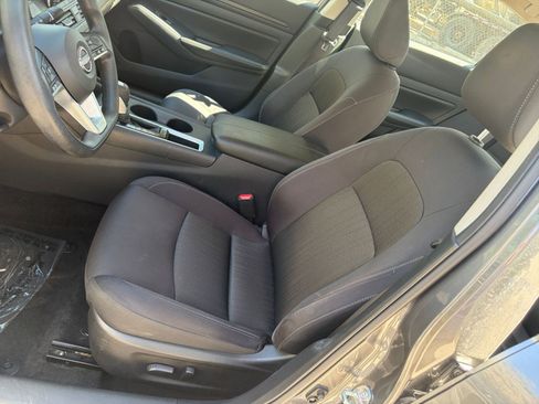 Used 2025 Nissan Altima 2.5 SV image 32