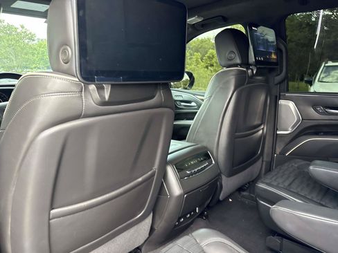 Used 2024 Cadillac Escalade ESV Sport Platinum w/ LPO, ONYX Package AWD/4WD image 31