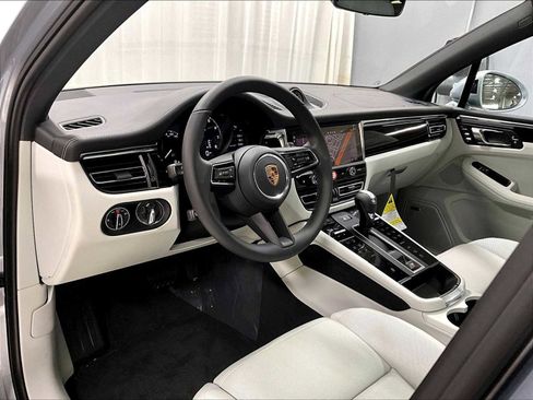 New 2026 Porsche Macan image 4