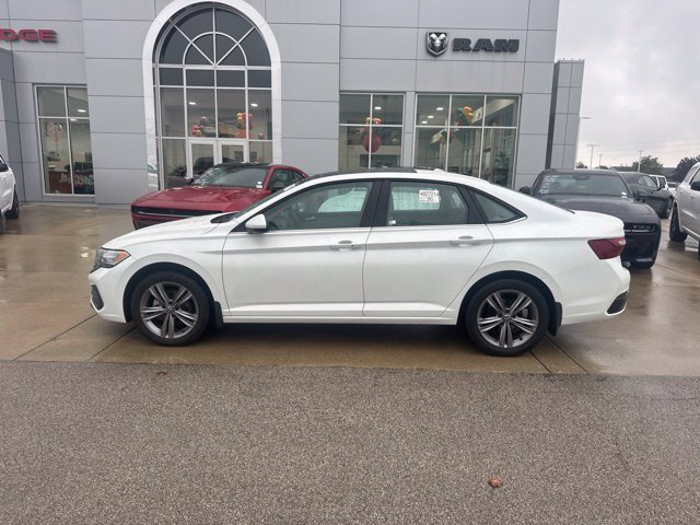 Used 2023 Volkswagen Jetta SE FWD image 4
