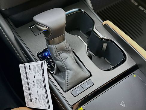 New 2025 Lexus ES 300h w/ Premium Package image 17