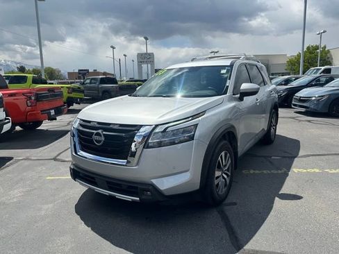 Used 2023 Nissan Pathfinder SL AWD/4WD image 4