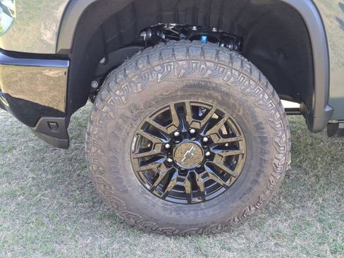 New 2026 Chevrolet Silverado 2500 ZR2 w/ LPO, Dark Essentials Package AWD/4WD image 7