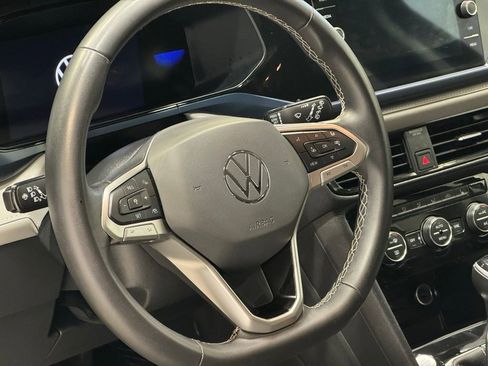 Used 2024 Volkswagen Taos SE image 16