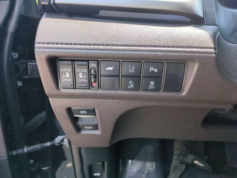 Used 2018 Honda Odyssey Elite image 18