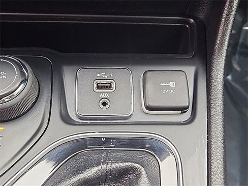 Used 2019 Jeep Cherokee Limited w/ Trailer Tow Group image 18