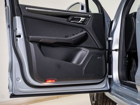 New 2026 Porsche Macan S image 25