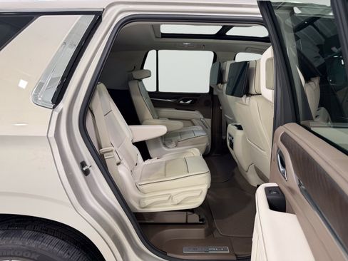 Used 2023 GMC Yukon Denali w/ Denali Reserve Package AWD/4WD image 11