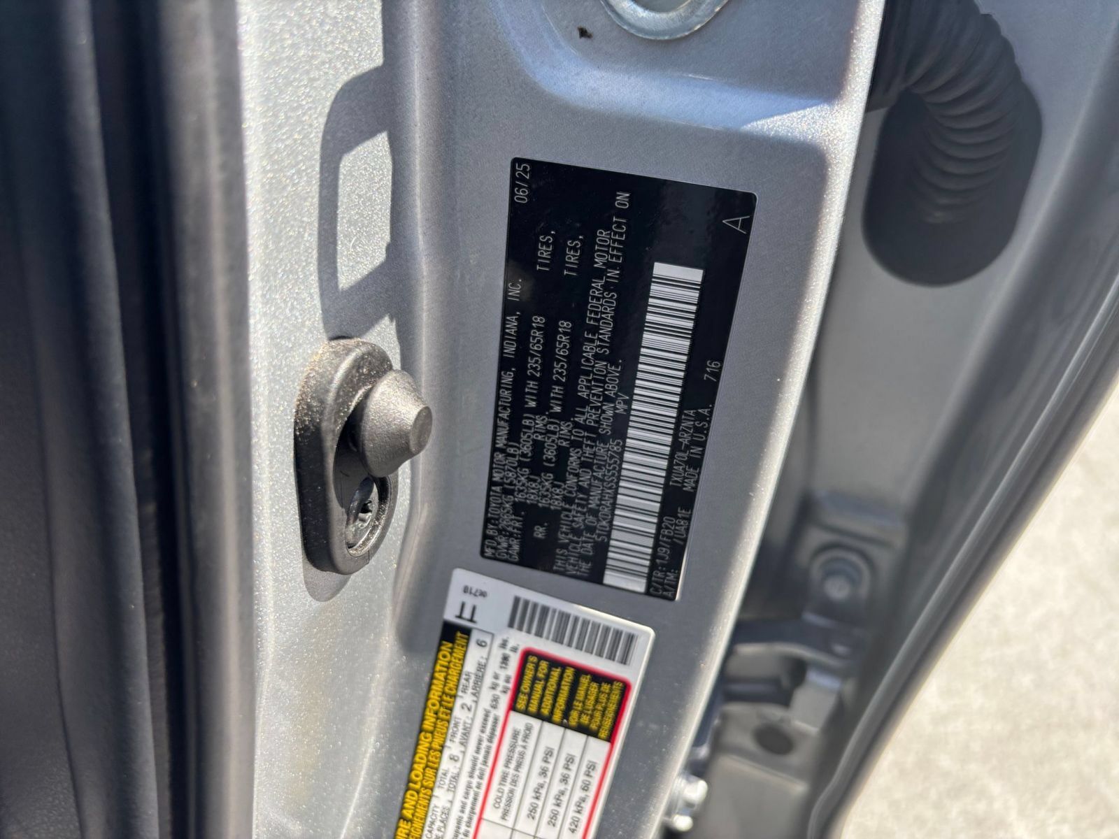 Used 2025 Toyota Highlander LE FWD image 29