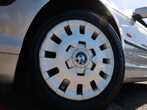 Used 1999 BMW 323i Sedan image 40