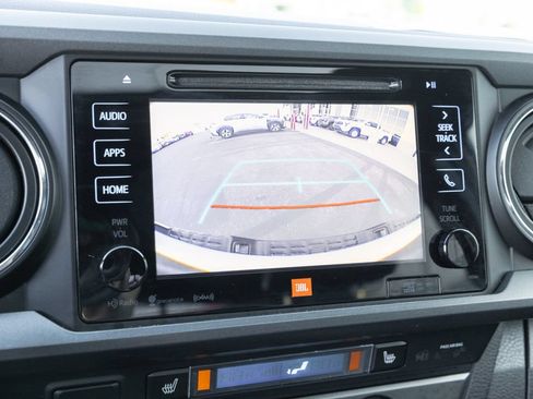 Used 2019 Toyota Tacoma TRD Off-Road AWD/4WD image 19