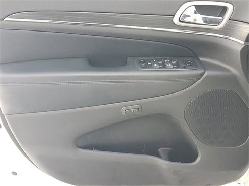 Used 2020 Jeep Grand Cherokee Limited image 16