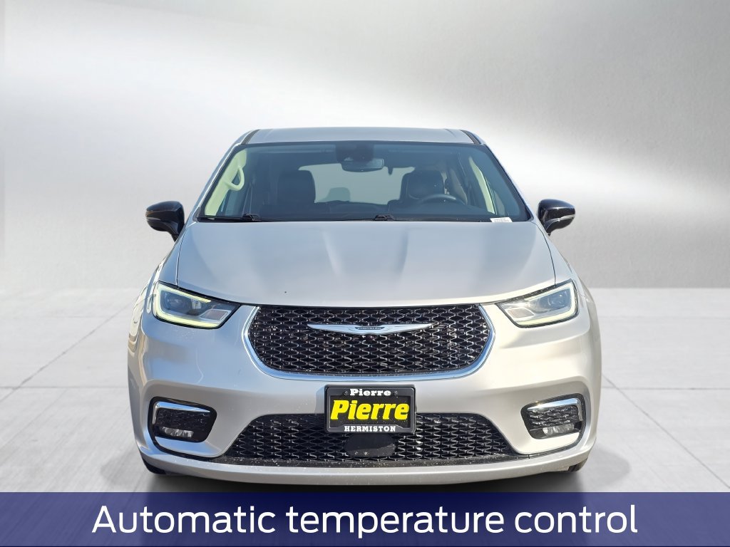 Used 2024 Chrysler Pacifica Touring-L FWD image 7