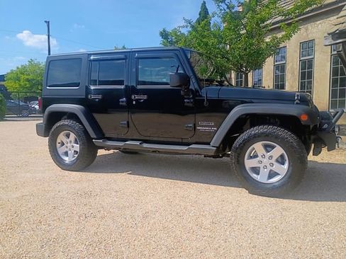 Used 2015 Jeep Wrangler Unlimited Sport w/ Quick Order Package 24S AWD/4WD image 13