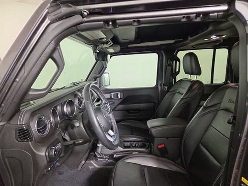 Used 2022 Jeep Wrangler Unlimited Sahara w/ Cold Weather Group AWD/4WD image 13