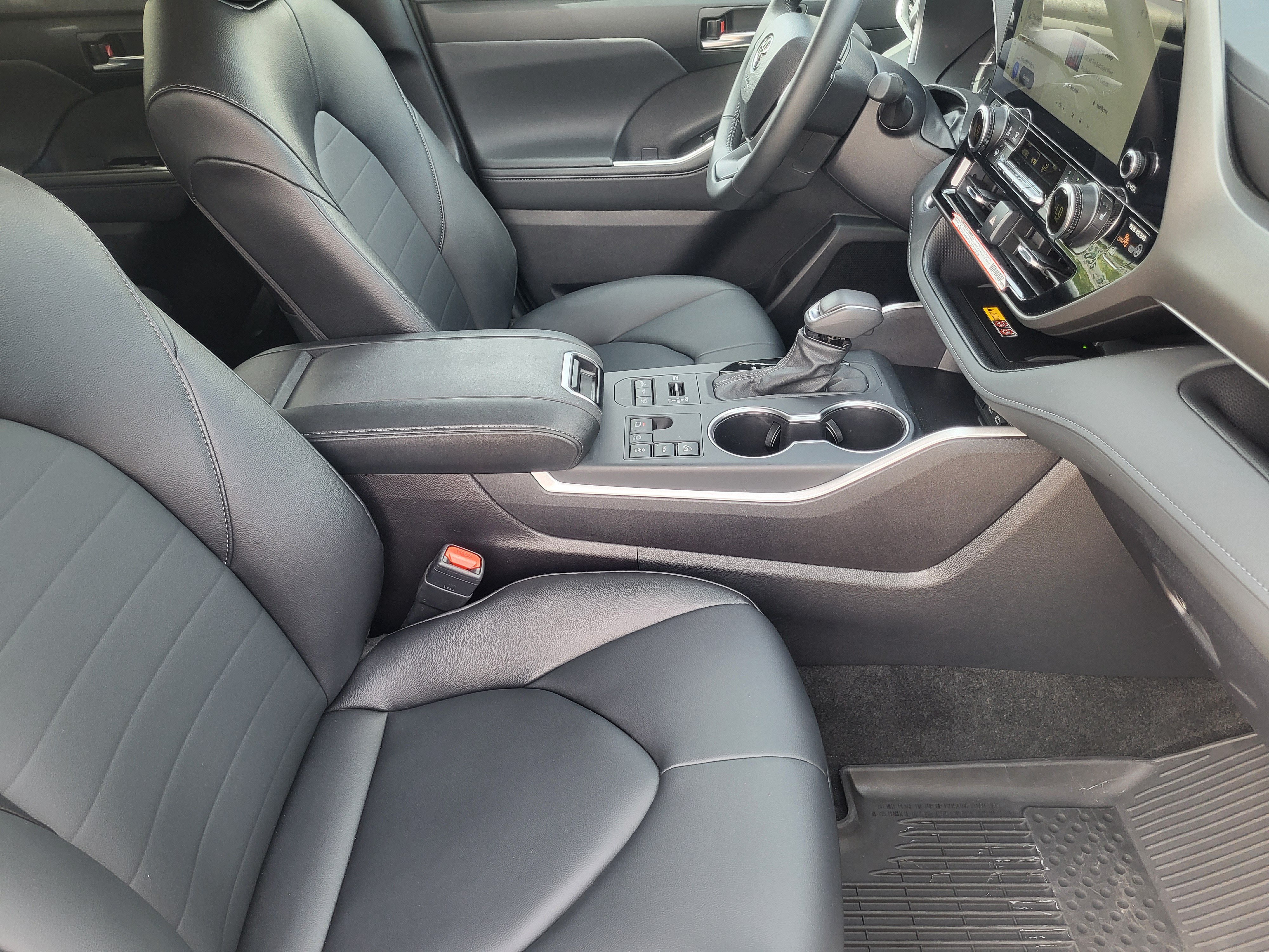 Certified 2026 Toyota Highlander XLE AWD/4WD image 11