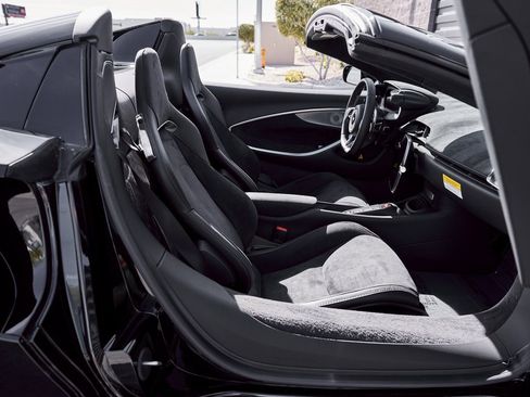 Used 2025 McLaren Artura Spider image 30