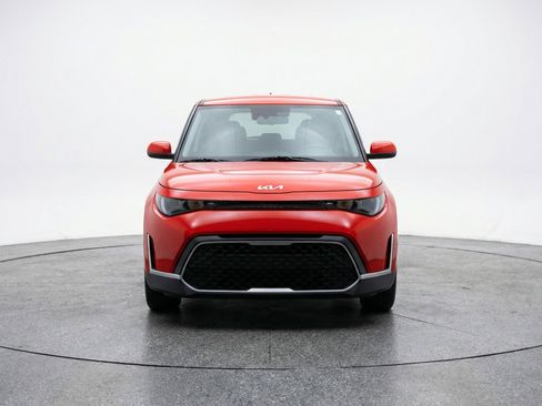 Used 2025 Kia Soul LX w/ LX Technology Package FWD image 2