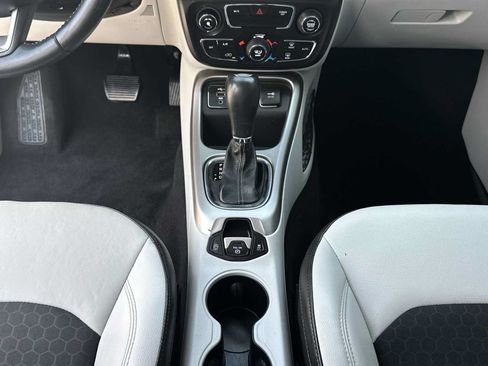 Used 2019 Jeep Compass Latitude FWD image 30