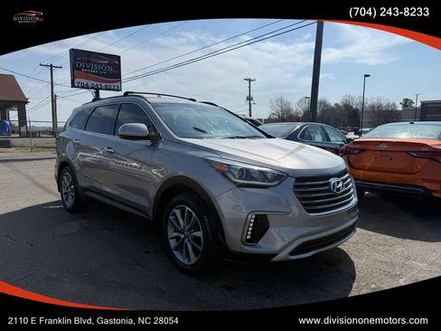 Used 2017 Hyundai Santa Fe SE image 3