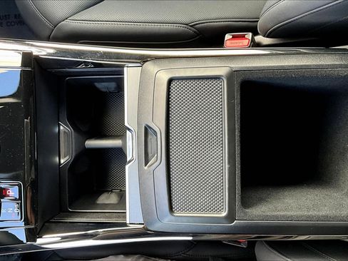 Used 2025 Land Rover Range Rover Sport SE image 32