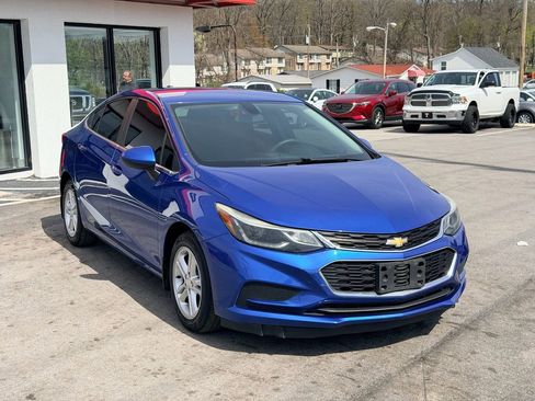 Used 2017 Chevrolet Cruze LT w/ Convenience Package FWD image 8