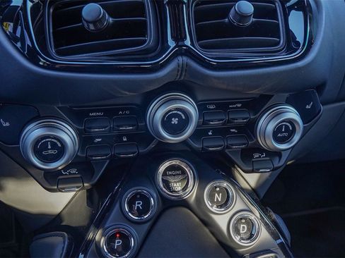 Used 2022 Aston Martin V8 Vantage Coupe image 31