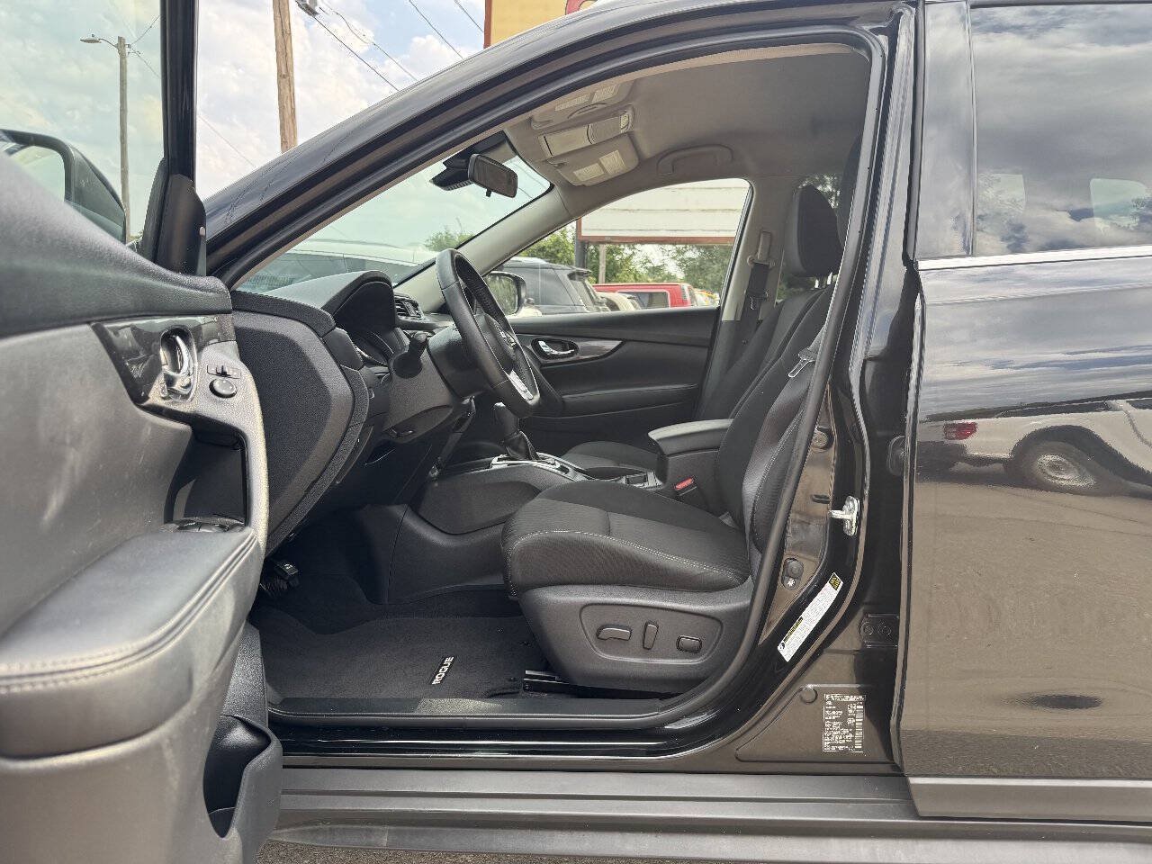 Used 2020 Nissan Rogue SV AWD/4WD image 11