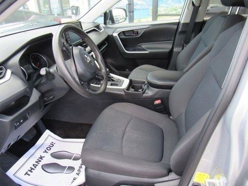 Used 2021 Toyota RAV4 LE AWD/4WD image 12