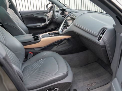 Used 2021 Aston Martin DBX image 30