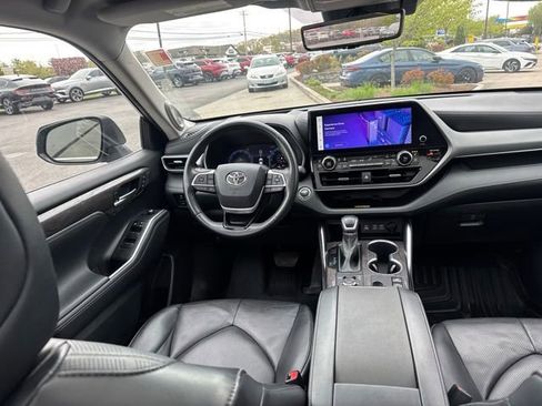 Used 2023 Toyota Highlander Platinum AWD/4WD image 44