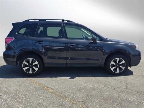 Used 2018 Subaru Forester 2.5i Premium AWD/4WD image 2