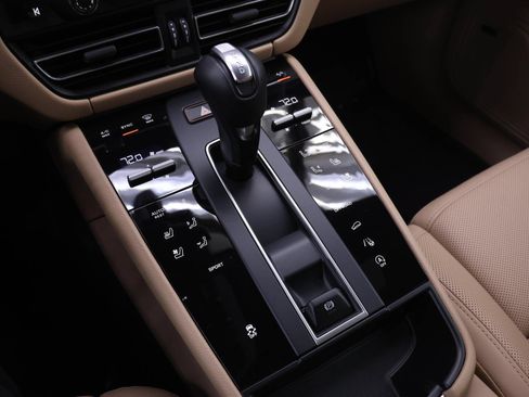 Used 2026 Porsche Macan AWD/4WD image 13
