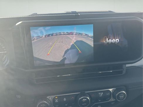 Used 2024 Jeep Wrangler Sahara image 31