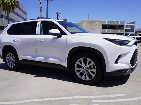New 2026 Toyota Grand Highlander AWD Hybrid image 3