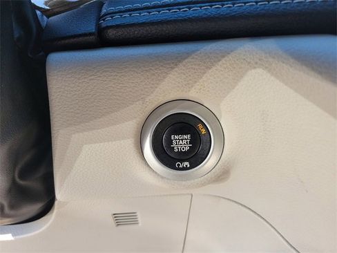 Used 2023 Chrysler Pacifica Limited image 31