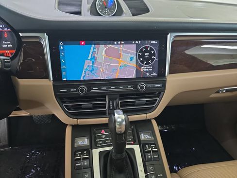 Used 2021 Porsche Macan S AWD/4WD image 23