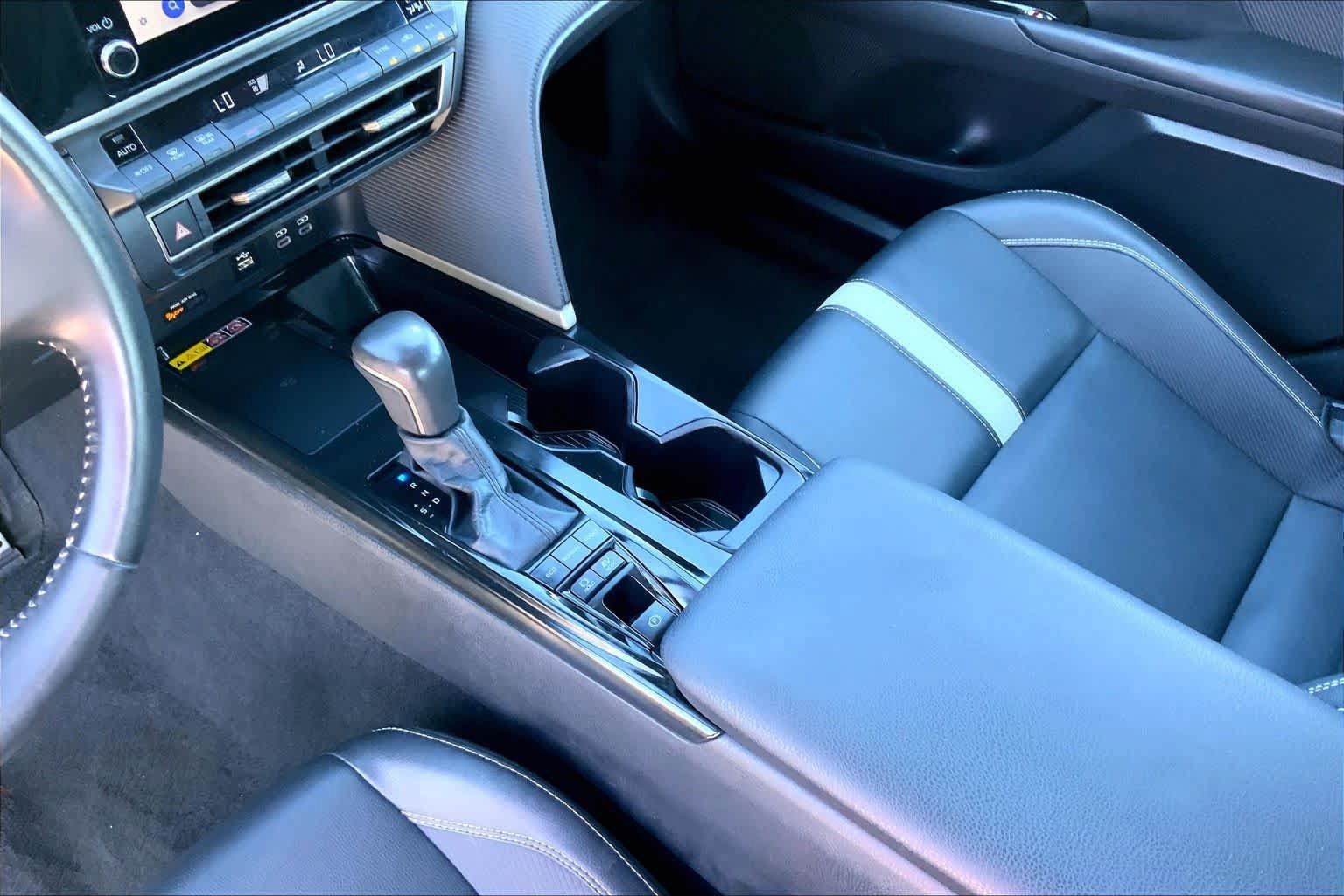 Used 2025 Toyota Camry SE FWD image 16