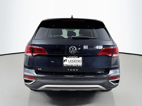 Used 2022 Volkswagen Taos SE w/ Panoramic Sunroof Package FWD image 6