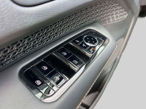 Used 2024 Nissan Ariya FWD image 16