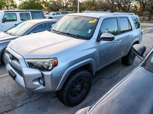 Used 2015 Toyota 4Runner SR5 image 3