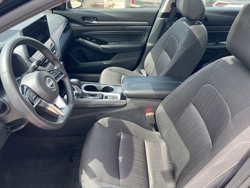 Used 2023 Nissan Altima 2.5 SV w/ SV Premium Package image 4