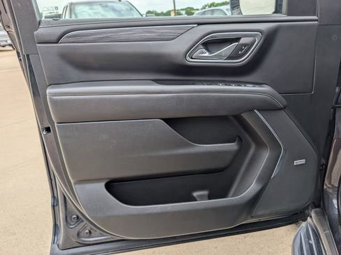 Used 2023 GMC Yukon XL SLT AWD/4WD image 19