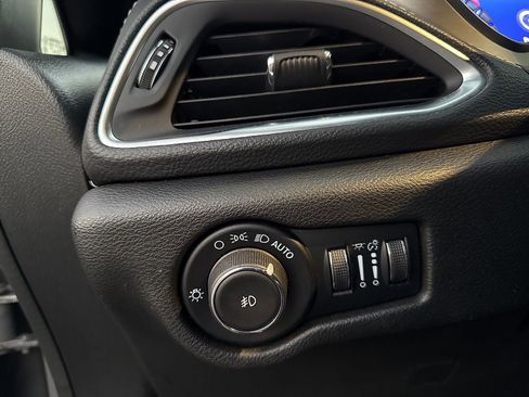 Used 2023 Chrysler Pacifica Limited w/ S Appearance Package image 19