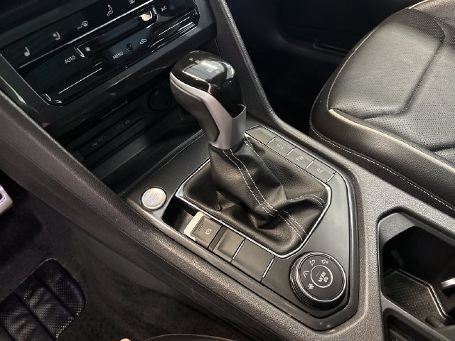 Used 2024 Volkswagen Tiguan SEL R-Line AWD/4WD image 33
