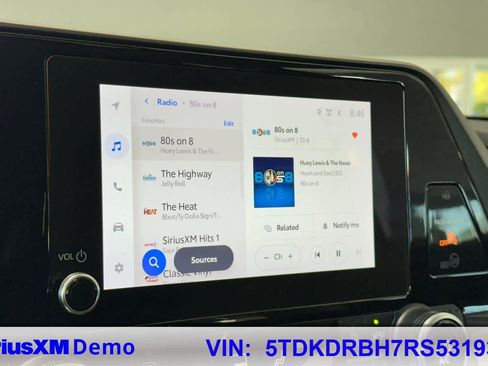 Used 2024 Toyota Highlander XLE image 33