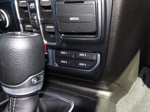 Used 2025 Jeep Wrangler Unlimited Rubicon 4xe w/ Convenience Group AWD/4WD image 24